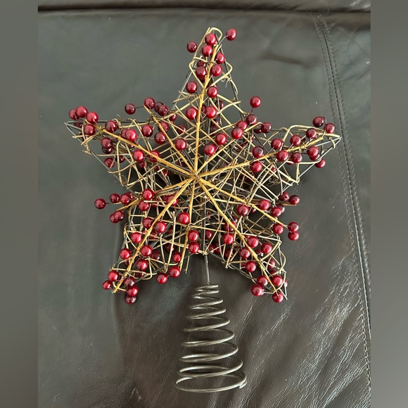 Wooden/metal Christmas tree topper with artificial cranberries. - Picture 1 of 1